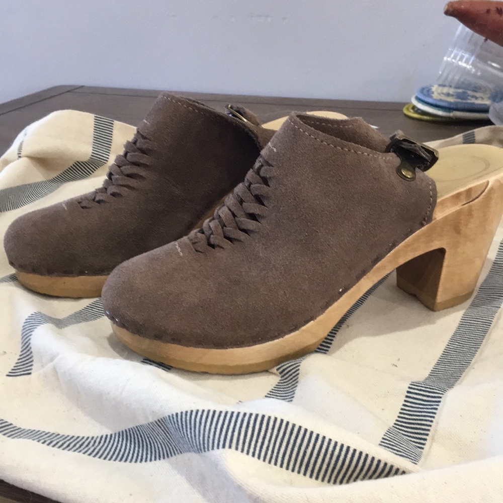No. 6 grey suede clogs size 36